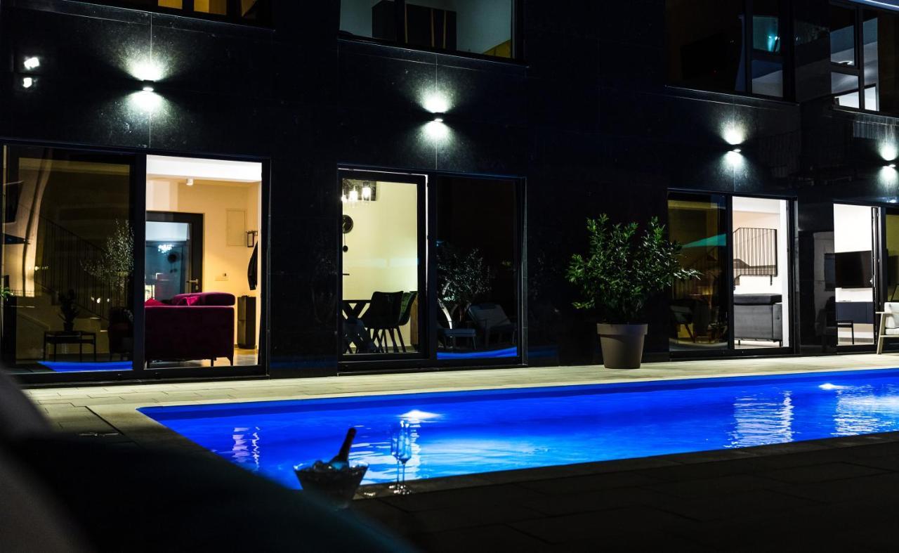 Апартаменти Olive Tree Mansion Вир Екстер'єр фото